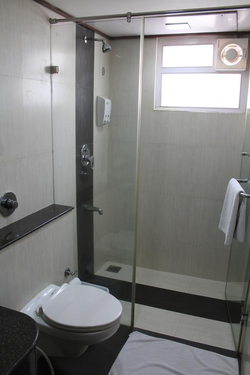 The Lotus Apartment Hotel, Venkatraman Street Chennai Exteriör bild