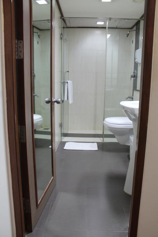 The Lotus Apartment Hotel, Venkatraman Street Chennai Exteriör bild