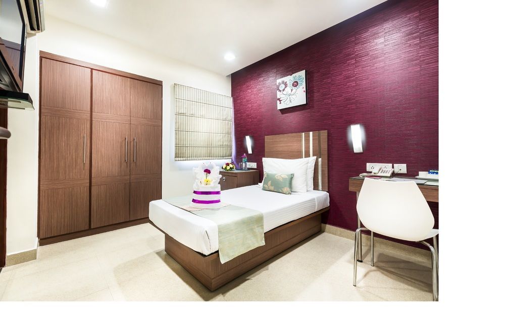 The Lotus Apartment Hotel, Venkatraman Street Chennai Exteriör bild