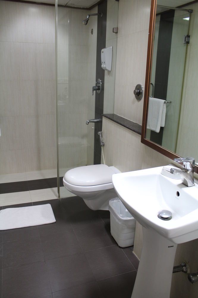 The Lotus Apartment Hotel, Venkatraman Street Chennai Exteriör bild