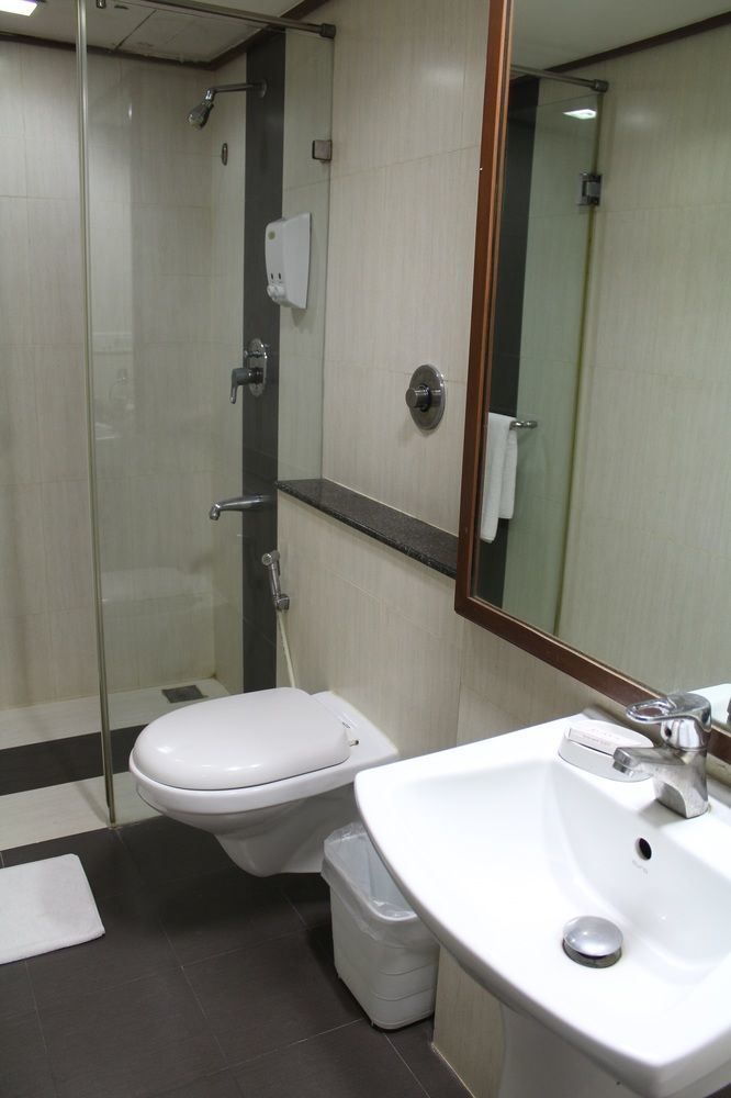 The Lotus Apartment Hotel, Venkatraman Street Chennai Exteriör bild